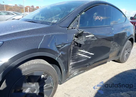 2024 Tesla Model Y Long Range Dual Motor All-Wheel Drive из США, поврежденный, VIN 7SAYGDEE7RF198376